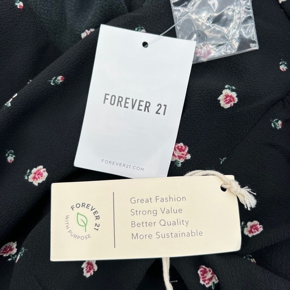 NWT Forever 21 Black Red Lined Pleated Flower Mini Dress Size Small Women’s - Picture 7 of 8